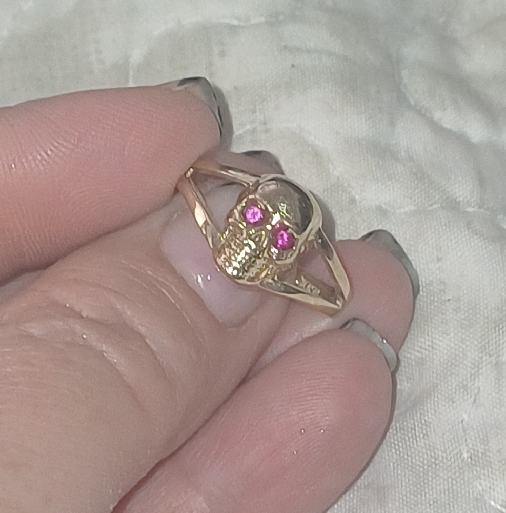 10k Skull Ring With Ruby Eyes